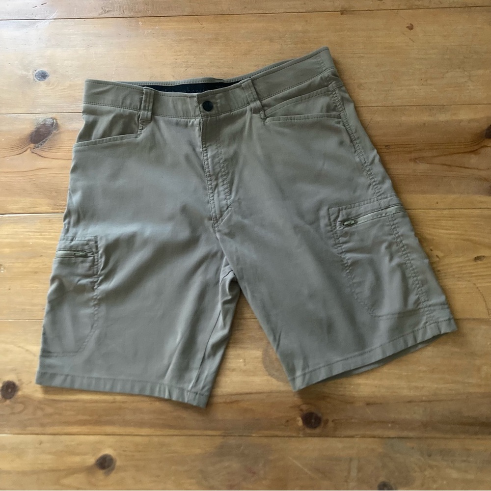 Men’s Wrangler cargo shorts, size 36 waist